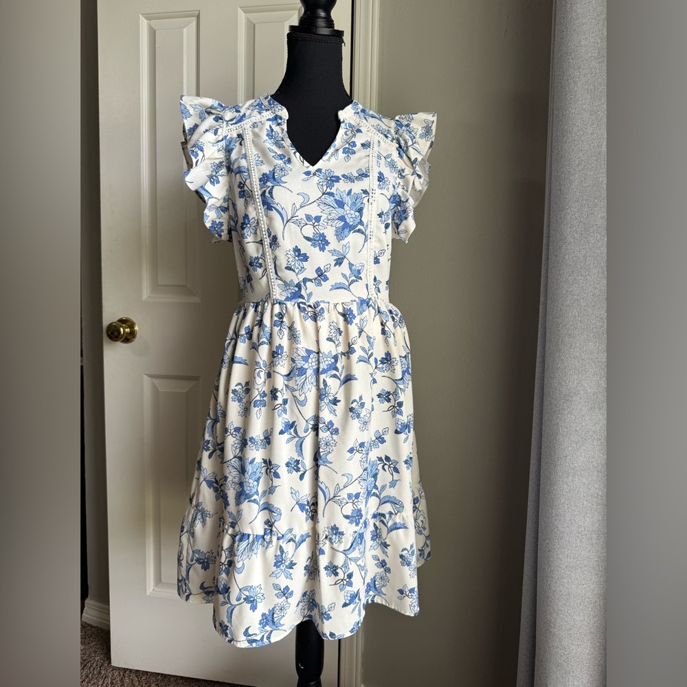 Elegant Blue Floral Dress with Ruffle Sleeves